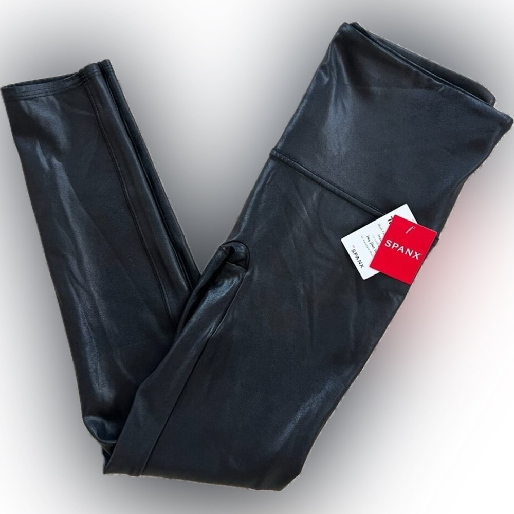 NWOT!!! SOOOO CUTE!!! SPANX Shiny Black Leggings 😍😍